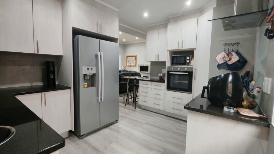 3 Bedroom Property for Sale in Reebok Western Cape